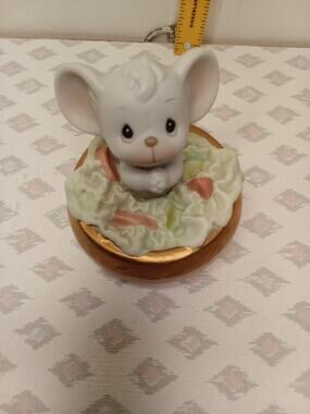 Precious Moments FIGURINE 1996 "Lettuce Pray" #261122 W Box